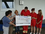 Spendenübergabe am 29.7.2012 an die DLRG-Jugend in Wiesbaden Schierstein
